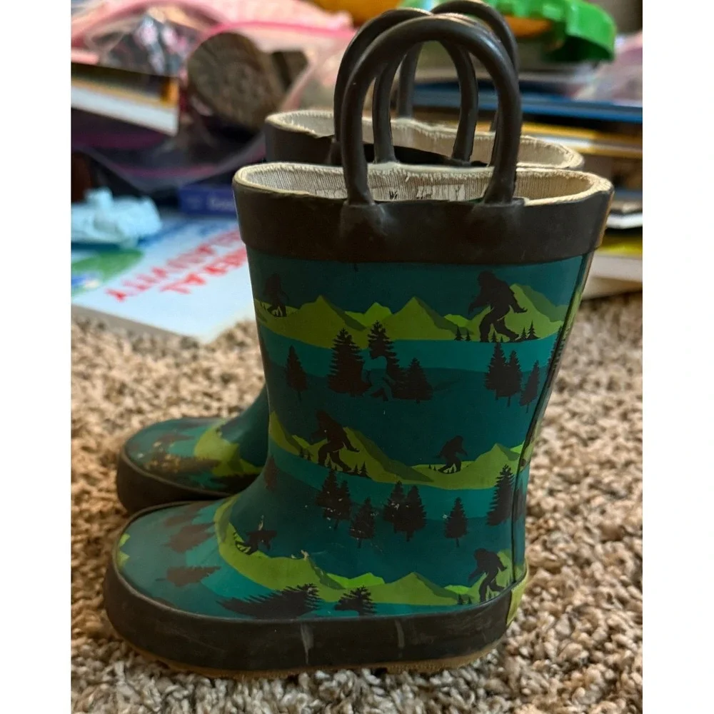 Western Chief- Rain Boots Green Sasquatch Forest Pattern Size 5